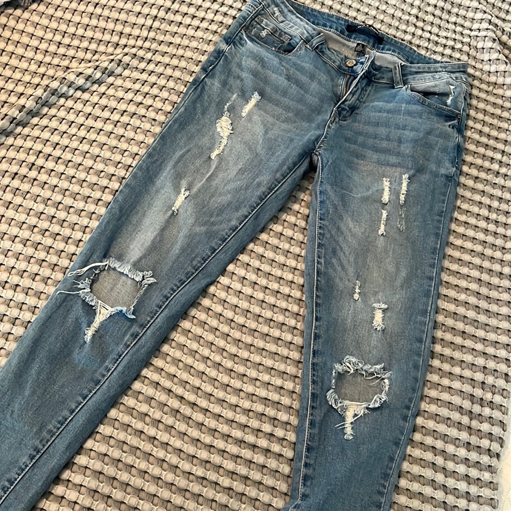 Skinny ripped jean, straight leg